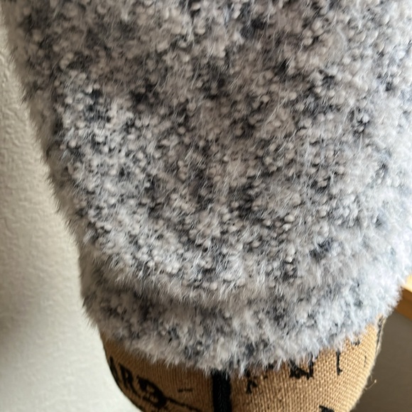 NWOT White & gray fuzzy hoodie size small 3-5 - Picture 4 of 13